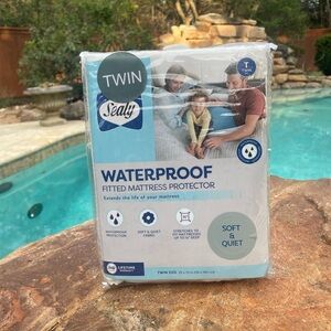 Sealy Waterproof Mattress Cover Twin NEW!